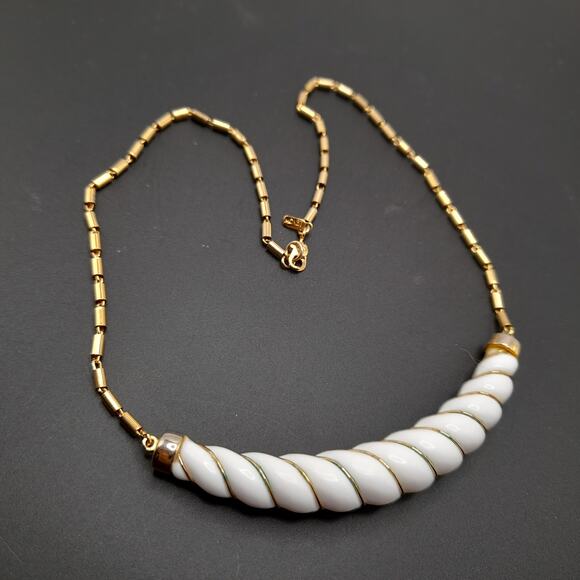 Vintage Monet White Lucite Wire Wrapped Necklace 15 Inch Signed - Picture 5 of 14